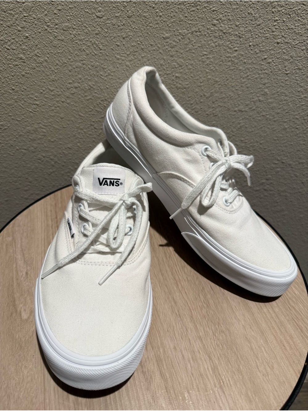 Vans Doheny Women’s White Canvas Lace up Sneaker Size 10